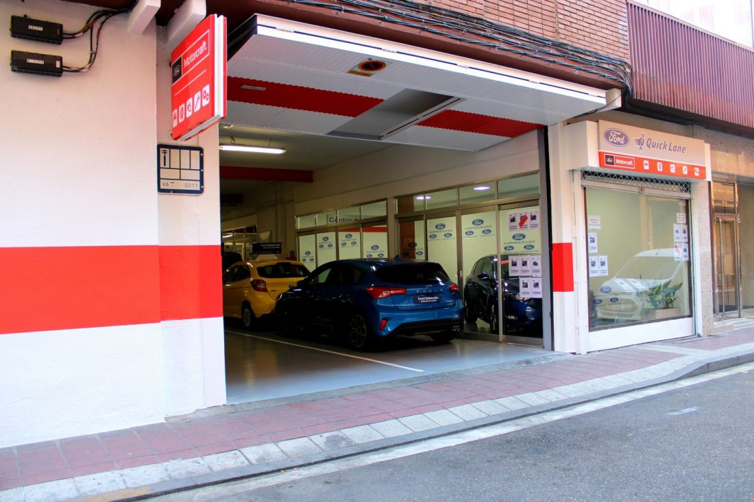 Entrada a taller de coches