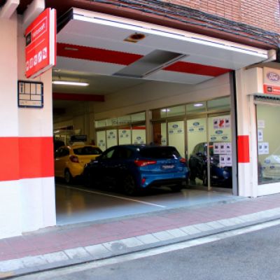 Entrada a taller de coches